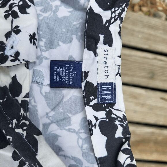 GAP Black and White Floral Pants - 10 - Picture 4 of 4